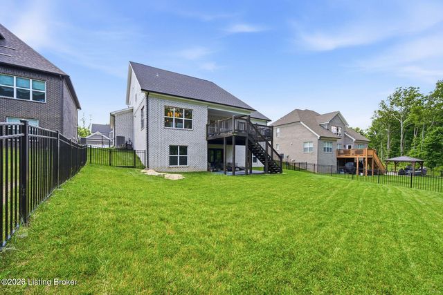 2411 Govern Ct, Fisherville, KY 40023