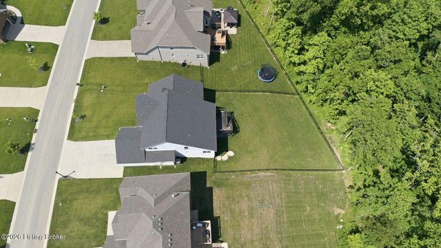2411 Govern Ct, Fisherville, KY 40023