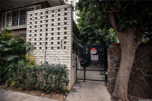 423 Kaiolu Street 207, Honolulu, HI 96815