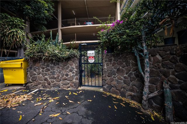 423 Kaiolu Street 207, Honolulu, HI 96815