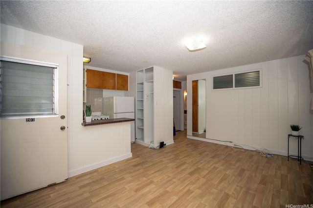 423 Kaiolu Street 207, Honolulu, HI 96815