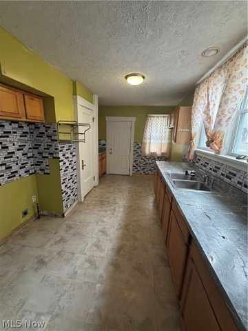 1070 Parkside Road, Cleveland, OH 44108