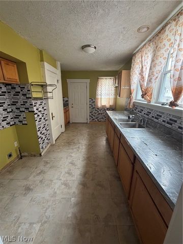 1070 Parkside Road, Cleveland, OH 44108