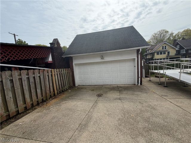 1070 Parkside Road, Cleveland, OH 44108