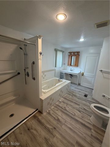 1070 Parkside Road, Cleveland, OH 44108