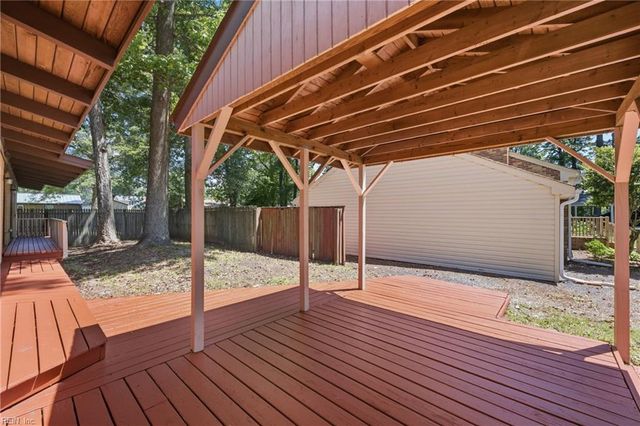 3609 Forest Haven LN, Portsmouth, VA 23703