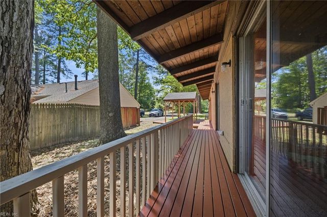 3609 Forest Haven LN, Portsmouth, VA 23703