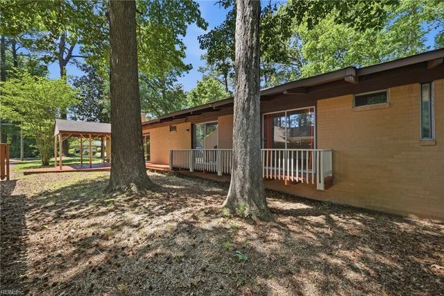 3609 Forest Haven LN, Portsmouth, VA 23703