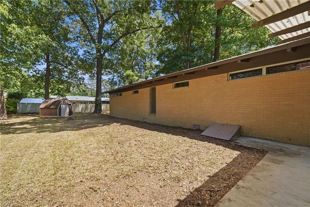 3609 Forest Haven LN, Portsmouth, VA 23703