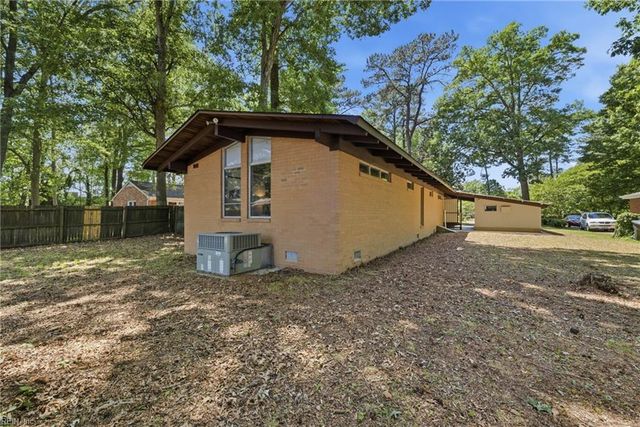 3609 Forest Haven LN, Portsmouth, VA 23703