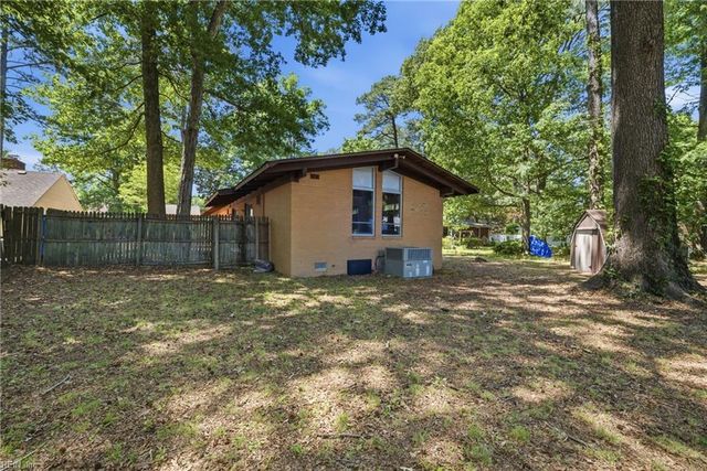 3609 Forest Haven LN, Portsmouth, VA 23703