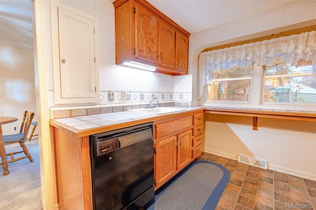 29157 Sheeks Boulevard S, Flat Rock, MI 48134