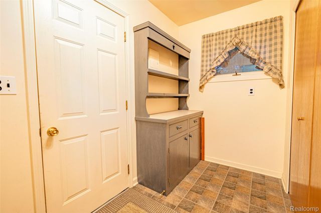 29157 Sheeks Boulevard S, Flat Rock, MI 48134