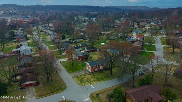 2700 Stephan Rd, Louisville, KY 40214