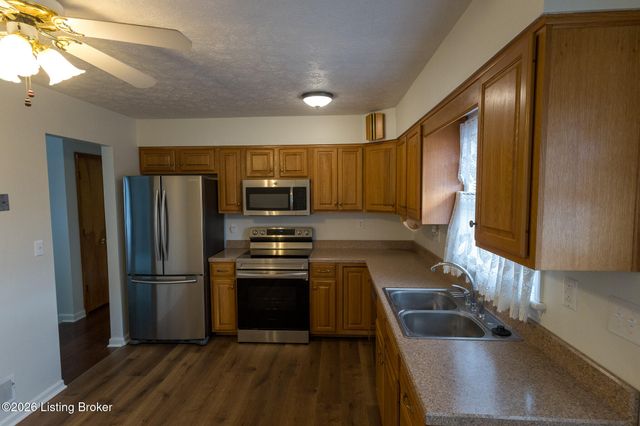 2700 Stephan Rd, Louisville, KY 40214