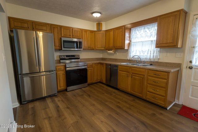 2700 Stephan Rd, Louisville, KY 40214