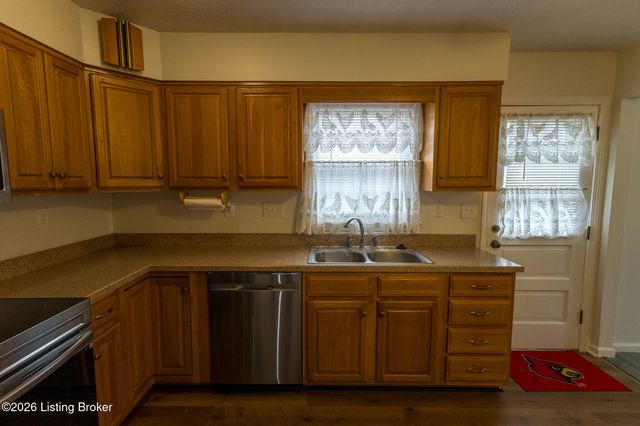 2700 Stephan Rd, Louisville, KY 40214