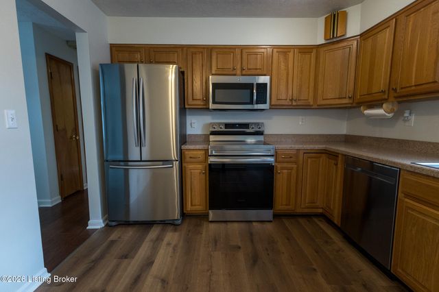 2700 Stephan Rd, Louisville, KY 40214