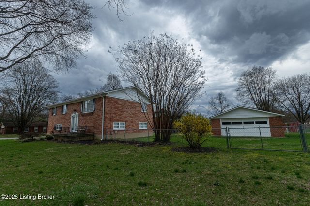 2700 Stephan Rd, Louisville, KY 40214