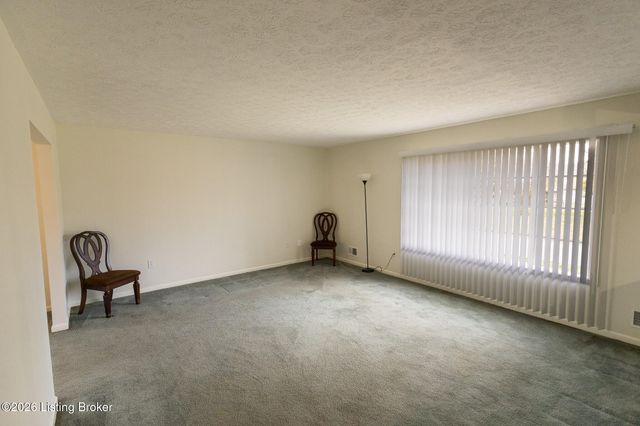 2700 Stephan Rd, Louisville, KY 40214