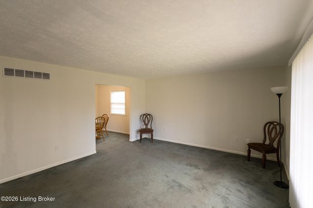 2700 Stephan Rd, Louisville, KY 40214