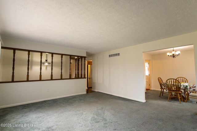 2700 Stephan Rd, Louisville, KY 40214