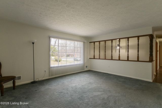 2700 Stephan Rd, Louisville, KY 40214