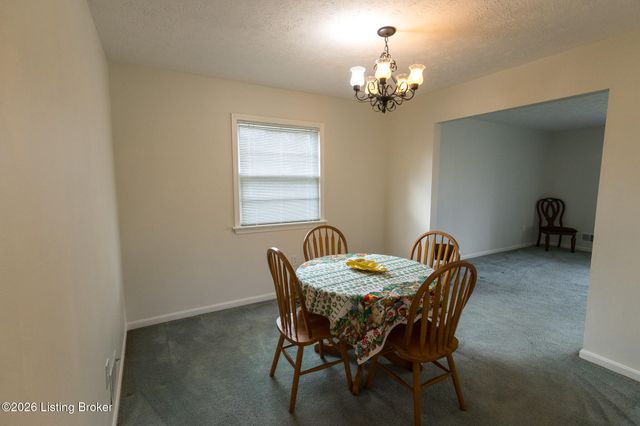 2700 Stephan Rd, Louisville, KY 40214