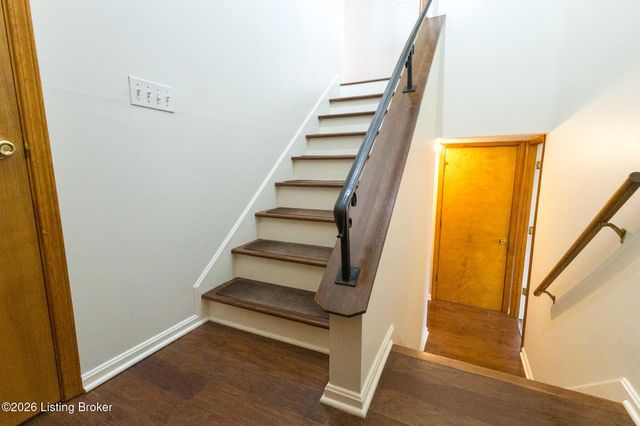 2700 Stephan Rd, Louisville, KY 40214