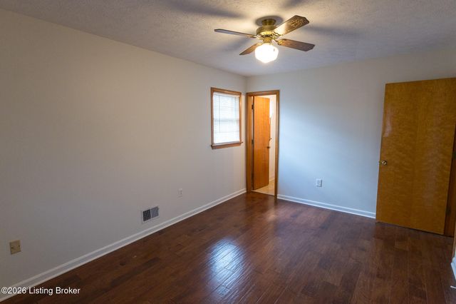 2700 Stephan Rd, Louisville, KY 40214