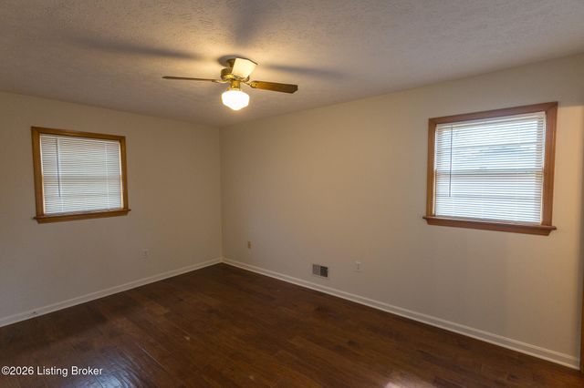 2700 Stephan Rd, Louisville, KY 40214