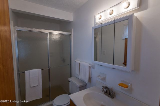 2700 Stephan Rd, Louisville, KY 40214