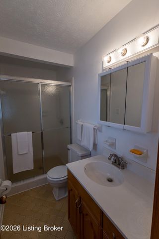 2700 Stephan Rd, Louisville, KY 40214