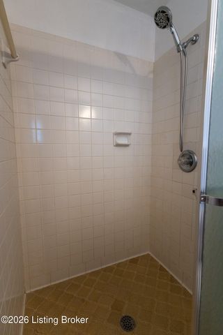 2700 Stephan Rd, Louisville, KY 40214