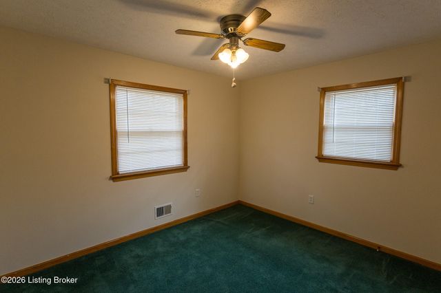 2700 Stephan Rd, Louisville, KY 40214