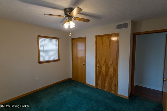 2700 Stephan Rd, Louisville, KY 40214