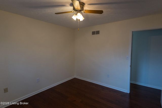 2700 Stephan Rd, Louisville, KY 40214