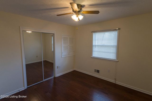 2700 Stephan Rd, Louisville, KY 40214