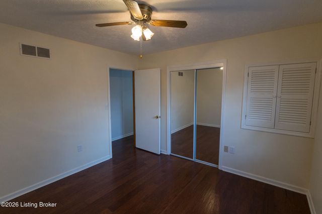 2700 Stephan Rd, Louisville, KY 40214