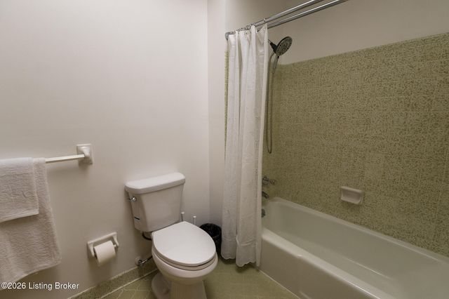 2700 Stephan Rd, Louisville, KY 40214