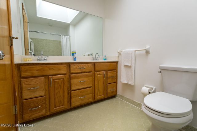 2700 Stephan Rd, Louisville, KY 40214