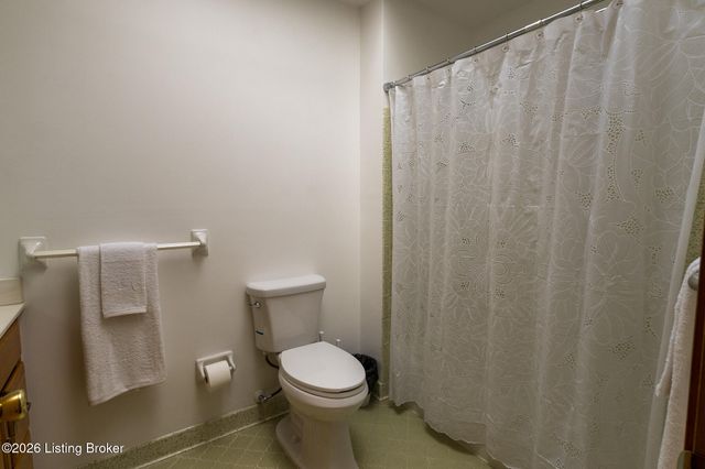 2700 Stephan Rd, Louisville, KY 40214