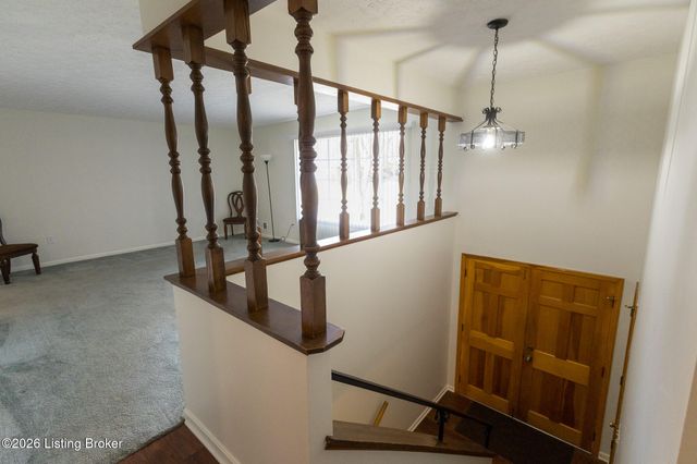 2700 Stephan Rd, Louisville, KY 40214