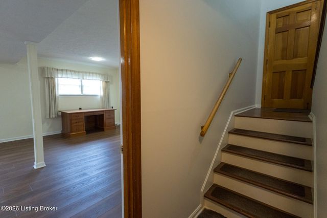 2700 Stephan Rd, Louisville, KY 40214