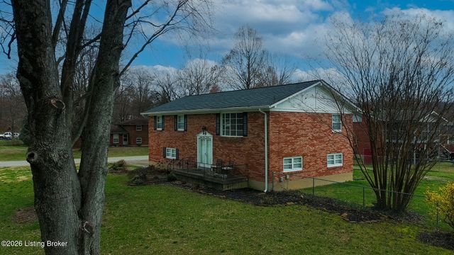 2700 Stephan Rd, Louisville, KY 40214