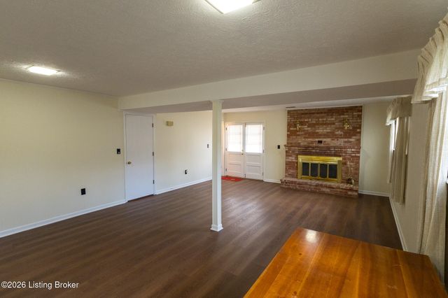 2700 Stephan Rd, Louisville, KY 40214