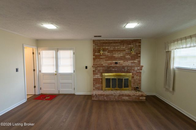 2700 Stephan Rd, Louisville, KY 40214