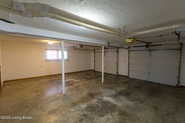 2700 Stephan Rd, Louisville, KY 40214