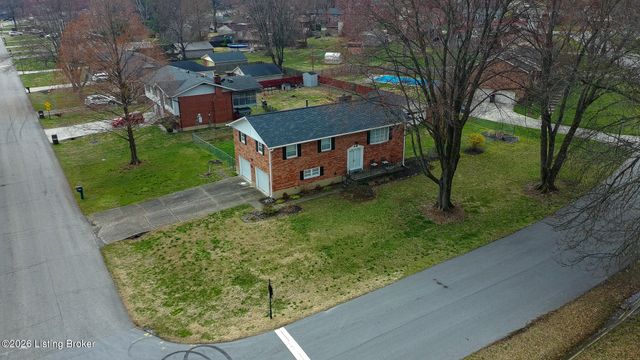 2700 Stephan Rd, Louisville, KY 40214