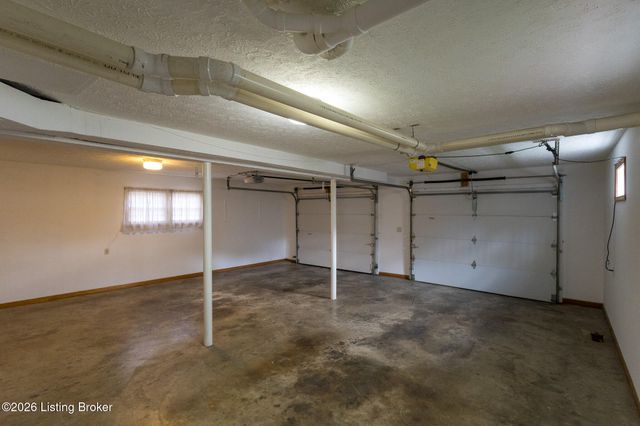 2700 Stephan Rd, Louisville, KY 40214